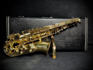 Saxofone Alto Yamaha 61 Logo Purple